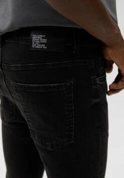 PULL & BEAR Carrot Fit- Slim Fit Jeans - Black 12 PULL & BEAR Carrot Fit- Slim Fit Jeans - Black -Jack and Jones Verkoopwinkel b6851157c385418d9df2592b75588aac