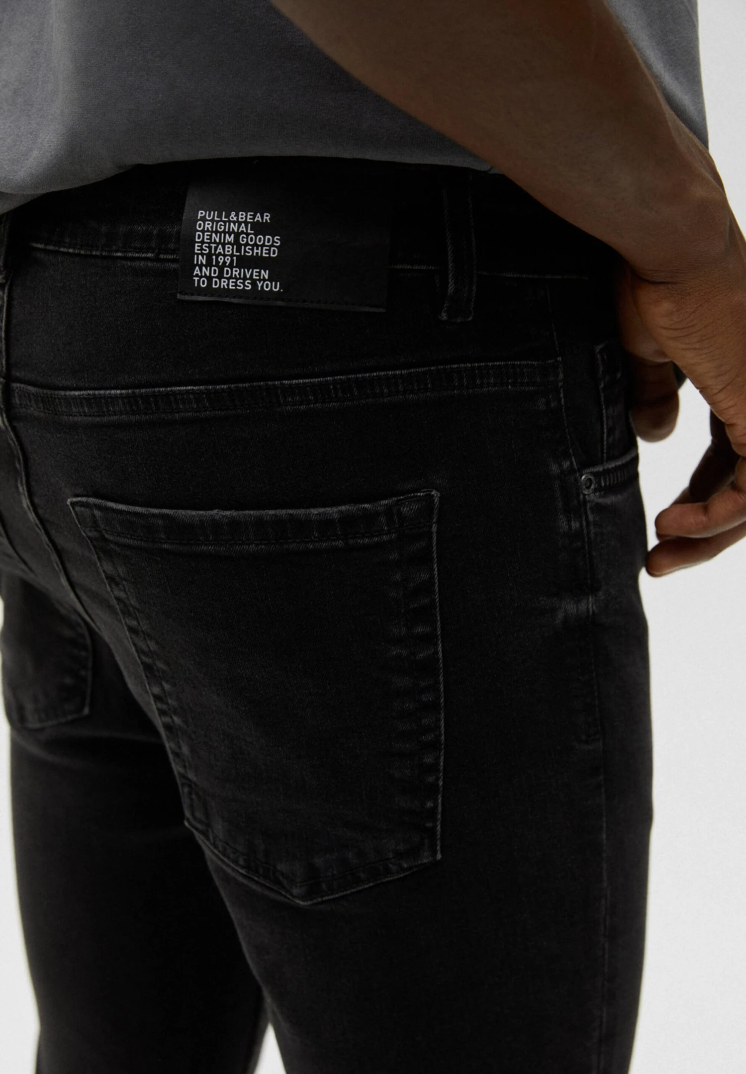 PULL & BEAR Carrot Fit- Slim Fit Jeans - Black 6 PULL & BEAR Carrot Fit- Slim Fit Jeans - Black - Afbeelding 4