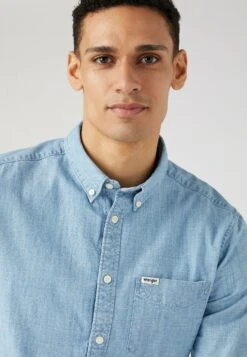 Wrangler Ls 1 Pkt Button Down - Overhemd - Light Indigo -Jack and Jones Verkoopwinkel b75f9400cd234e6fa61b9ce456670967