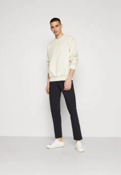 Dockers Smart Flex Tapered - Chino - Navy 10 Dockers Smart Flex Tapered - Chino - Navy -Jack and Jones Verkoopwinkel b8a2a6bef2bd47b99ac5b6a857b98acc