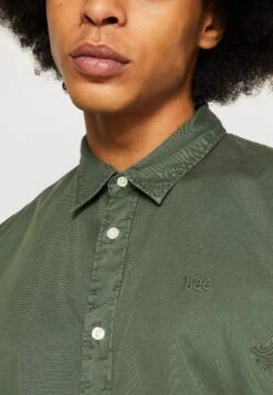 Lee Patch Shirt - Overhemd - Fort Green -Jack and Jones Verkoopwinkel b8c7bda7e07946b4864db40e98fb5378