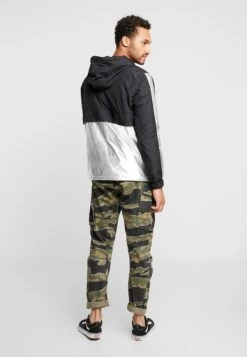 Mister Tee Reflective Windbreaker - Windjack - Black -Jack and Jones Verkoopwinkel c0cde71f051d4fc69f29be4ab45c7546