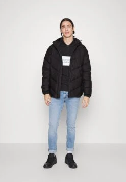 Calvin Klein Stitchless Quilt Jacket Hood - Jas - Black 8 Calvin Klein Stitchless Quilt Jacket Hood - Jas - Black -Jack and Jones Verkoopwinkel c27e69dfb7b44055859fcaa1631d6592