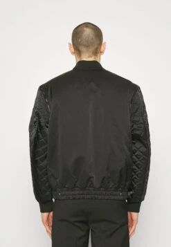 THE KOOPLES Blouson - Bomberjacks - Black 11 THE KOOPLES Blouson - Bomberjacks - Black -Jack and Jones Verkoopwinkel c5e6f8c7909344219b0022957924ffe3