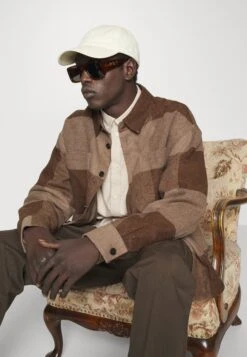 Les Deux Jacob Hybrid - Jas - Coffee Brown/Walnut 11 Les Deux Jacob Hybrid - Jas - Coffee Brown/Walnut -Jack and Jones Verkoopwinkel c6159b7285174ad7b662998834a55460