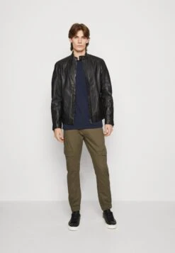 Indicode Jeans Javier - Cargobroek - Army 9 Indicode Jeans Javier - Cargobroek - Army -Jack and Jones Verkoopwinkel c6688bf5b0ef49ed914956c34809f793