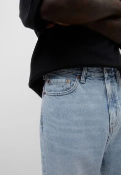 PULL & BEAR Relaxed Fit Jeans - Blue -Jack and Jones Verkoopwinkel c9b7b09a9c6d48f19323f8064216618e