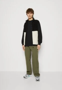 Jack and Jones Verkoopwinkel -Jack and Jones Verkoopwinkel c9c674c9cabe4e4ba50eb7642287b0d5