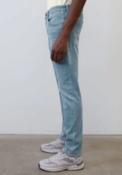 Marc O'Polo Sjöbo Shaped - Straight Leg Jeans - Light Blue Wash 12 Marc O'Polo Sjöbo Shaped - Straight Leg Jeans - Light Blue Wash -Jack and Jones Verkoopwinkel cd5c763c4c0848aea471341c4bda5e87