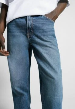 BERSHKA Vintage - Straight Leg Jeans - Dark Blue 11 BERSHKA Vintage - Straight Leg Jeans - Dark Blue -Jack and Jones Verkoopwinkel ce5a1f88407a4ced86886c1c086a4616