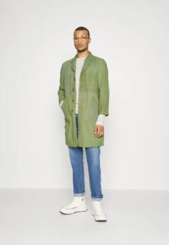 Painter Coat - Halflange Jas - Army Overdye 9 Painter Coat - Halflange Jas - Army Overdye -Jack and Jones Verkoopwinkel cf4b09b8397f494887576eaa8fa87bd3