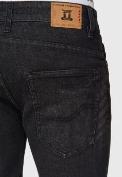 Indicode Jeans Roberts - Jeansshort - Black 13 Indicode Jeans Roberts - Jeansshort - Black -Jack and Jones Verkoopwinkel cf5114fccf1a4e238b871bc1d50ca57d