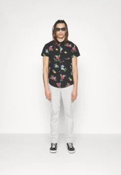 Hollister Co. Overhemd - Black Floral 10 Hollister Co. Overhemd - Black Floral -Jack and Jones Verkoopwinkel cfeaf1c5665f4c20a1a41d885e98c8ed