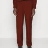 Libertine-Libertine Agency - Broek - Maroon -Jack and Jones Verkoopwinkel d01c9aa143984f1d95bdeb16526b06e5