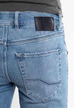 Bugatti Straight Leg Jeans - Mid Blue -Jack and Jones Verkoopwinkel d1390c9b01f34da3be65da8fa240764c