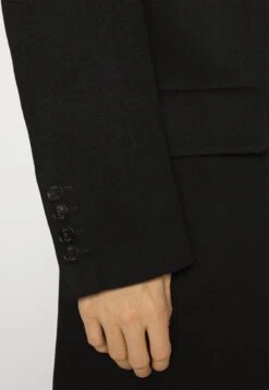 DRYKORN Skye - Mantel - Black -Jack and Jones Verkoopwinkel d28ada29f26e4d7ebe1bd3f2d6c84881