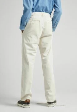 Pepe Jeans Nils- Chino - Ivory White 9 Pepe Jeans Nils- Chino - Ivory White -Jack and Jones Verkoopwinkel da34b34e2b2347d5b6969d0ba153891b