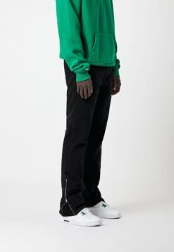 Zipped- Relaxed Fit Jeans - Black Washed