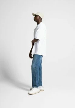 BERSHKA Vintage - Straight Leg Jeans - Dark Blue 10 BERSHKA Vintage - Straight Leg Jeans - Dark Blue -Jack and Jones Verkoopwinkel df87b7ed5e434da2b6ec4e4b6300a5ce