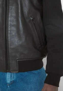 THE KOOPLES Blouson Cuir - Bomberjacks - Black 13 THE KOOPLES Blouson Cuir - Bomberjacks - Black -Jack and Jones Verkoopwinkel e049a43ce00c4e4ea1358e61a550d207