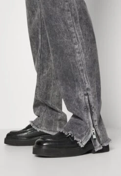 Han Kjøbenhavn Relaxed Fit Jeans - Black -Jack and Jones Verkoopwinkel e0eb01960ff848dcad445658fd41af87