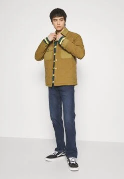 Lee Quilted Overshirt - Lichte Jas - Brown 11 Lee Quilted Overshirt - Lichte Jas - Brown -Jack and Jones Verkoopwinkel e386136261f54b469e20d2f42a11b56b