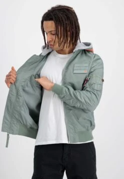 Alpha Industries Hood Custom - Lichte Jas - Dusty Green -Jack and Jones Verkoopwinkel e503b83d6c8b4df288d59c3c23ef2bbc