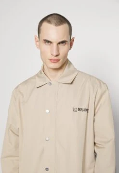 Coat - Mantel - Beige -Jack and Jones Verkoopwinkel e8fa2968cef94eeb8e0cd546b4f98330