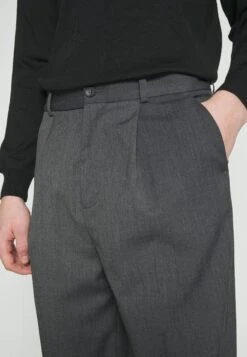 Han Kjøbenhavn Boxy Suit Trousers - Broek - Dark Grey 15 Han Kjøbenhavn Boxy Suit Trousers - Broek - Dark Grey -Jack and Jones Verkoopwinkel ea018bfa82a740f8837792499f14d5cc