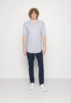 Only & Sons Onsalvaro Resort Stripe - Overhemd - Dress Blues 9 Only & Sons Onsalvaro Resort Stripe - Overhemd - Dress Blues -Jack and Jones Verkoopwinkel eeb86b322330473ba46d4e083e4ddcdb