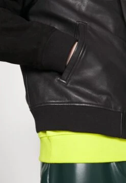 THEORY Varsity - Leren Jas - Black 13 THEORY Varsity - Leren Jas - Black -Jack and Jones Verkoopwinkel f4030fa5a43842c79d665e0cb1de35a1