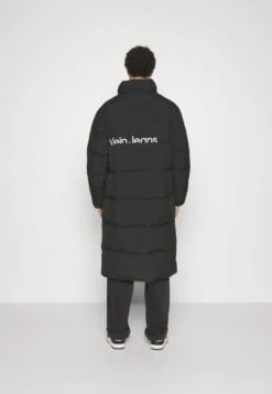 Calvin Klein Jeans Essentials Long- Winterjas - Black -Jack and Jones Verkoopwinkel f5f698114e6249ec96b99726927acc49