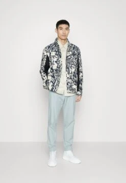 KOCHÉ Sportsjacket Unisex - Lichte Jas - Ecru/Blue 10 KOCHÉ Sportsjacket Unisex - Lichte Jas - Ecru/Blue -Jack and Jones Verkoopwinkel fb6371e753b54e58a43a5455440354b8