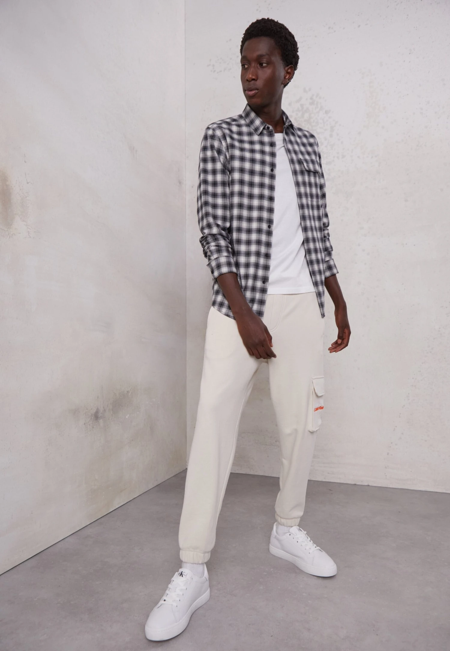 Calvin Klein Jeans Two Tone Monogram Pant - Trainingsbroek - Eggshell 3 Calvin Klein Jeans Two Tone Monogram Pant - Trainingsbroek - Eggshell