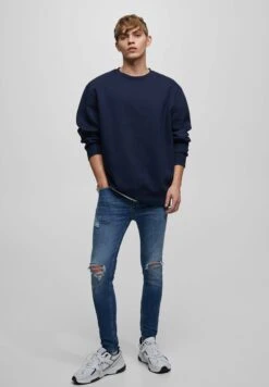 PULL & BEAR Ripped - Slim Fit Jeans - Dark Blue 8 PULL & BEAR Ripped - Slim Fit Jeans - Dark Blue -Jack and Jones Verkoopwinkel fc18877235a0455db1bab29f6fd6322f