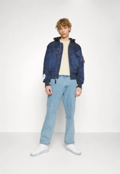 Alpha Industries Bomberjacks - Ultra Navy -Jack and Jones Verkoopwinkel fdccaa70f97542a895307bfdc4409e15