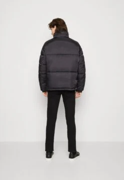 Armani Exchange Blouson - Winterjas - Black 10 Armani Exchange Blouson - Winterjas - Black -Jack and Jones Verkoopwinkel fe77197b227a4f008596f3591fec5b1b